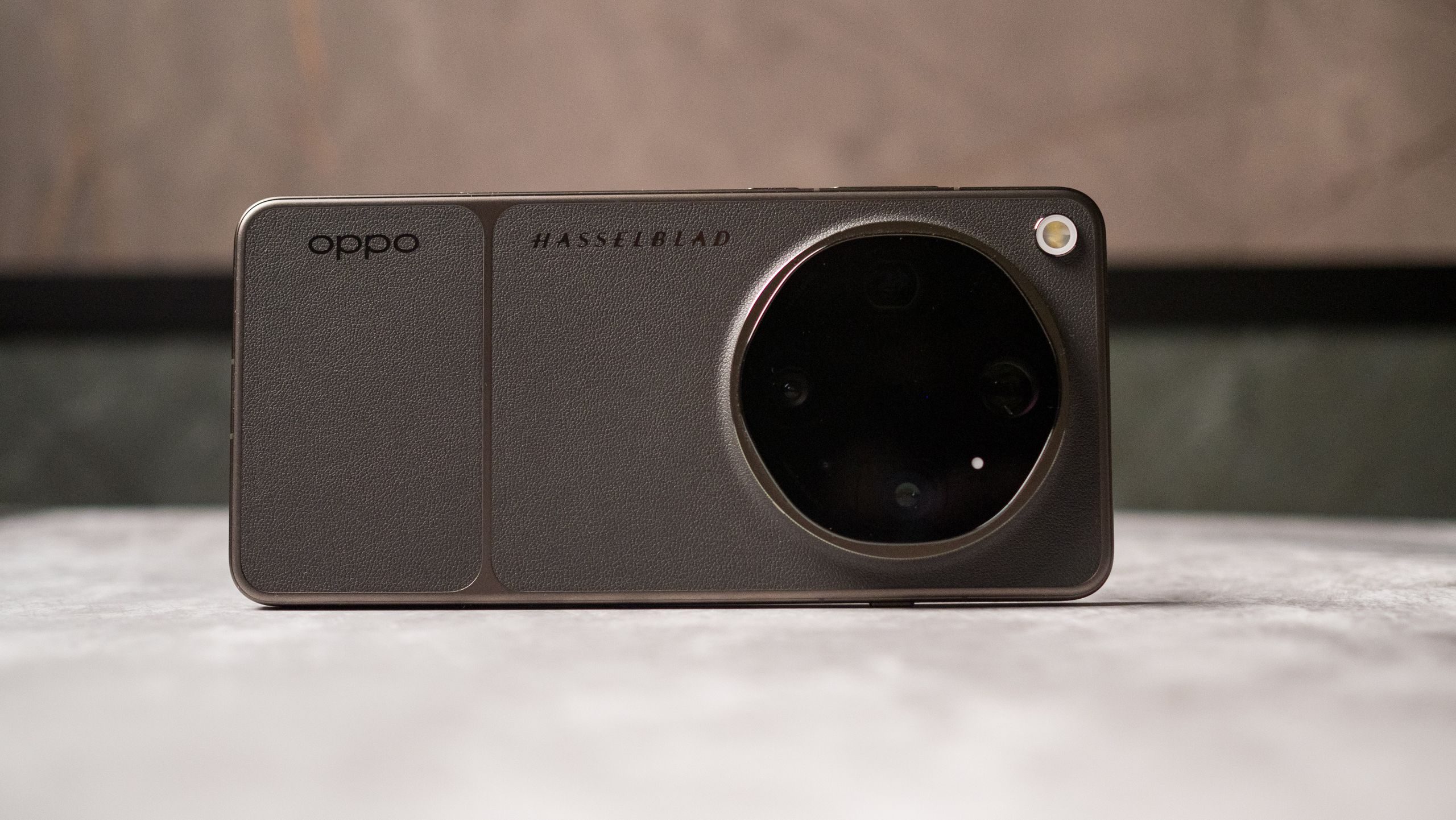 I went hands-on with the OPPO Find X9 Ultra, and it may just be the camera phone of 2026