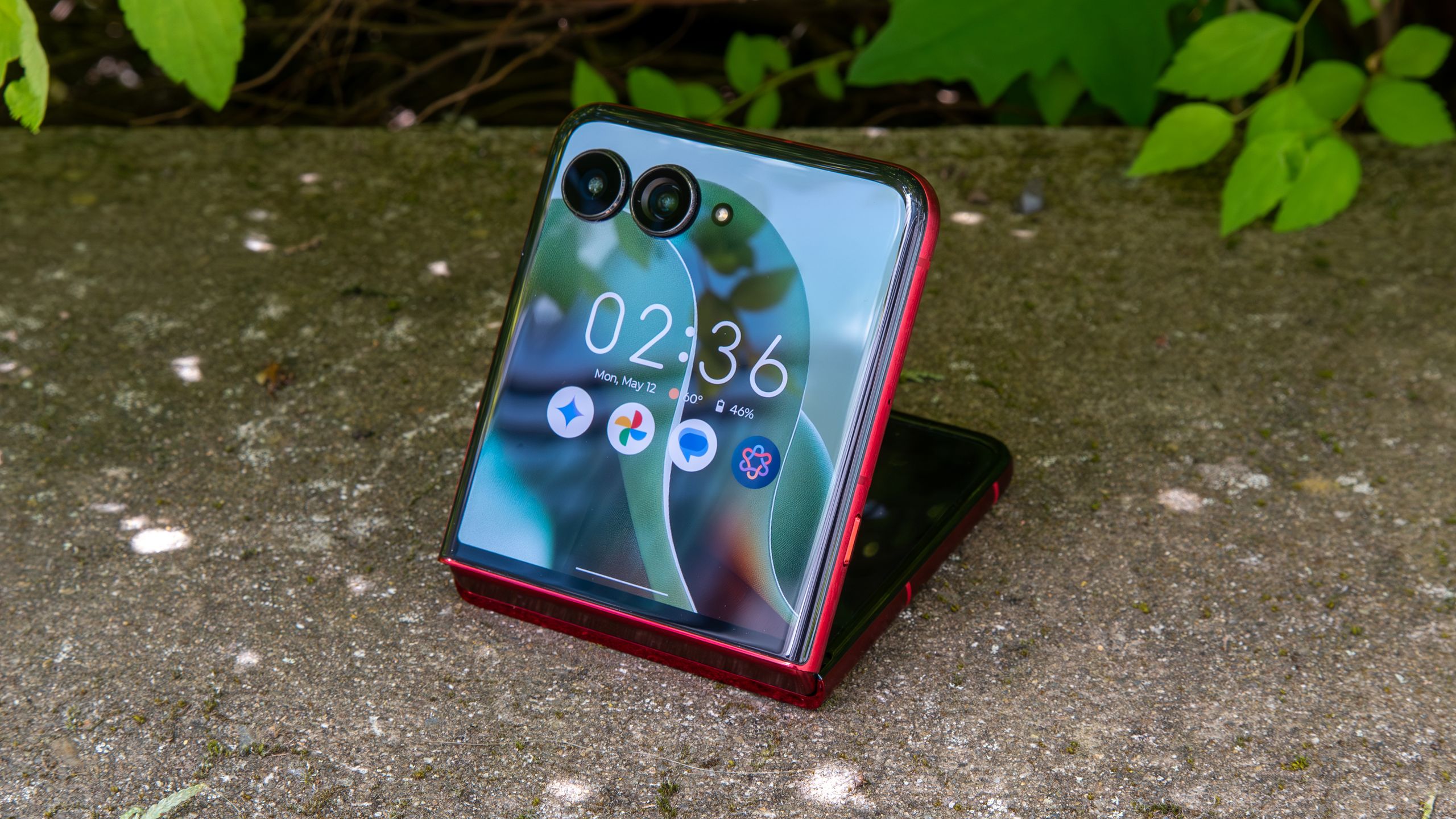It was already hard to recommend the Motorola Razr Ultra (2026), but this $600 discount on last year’s version makes it even harder